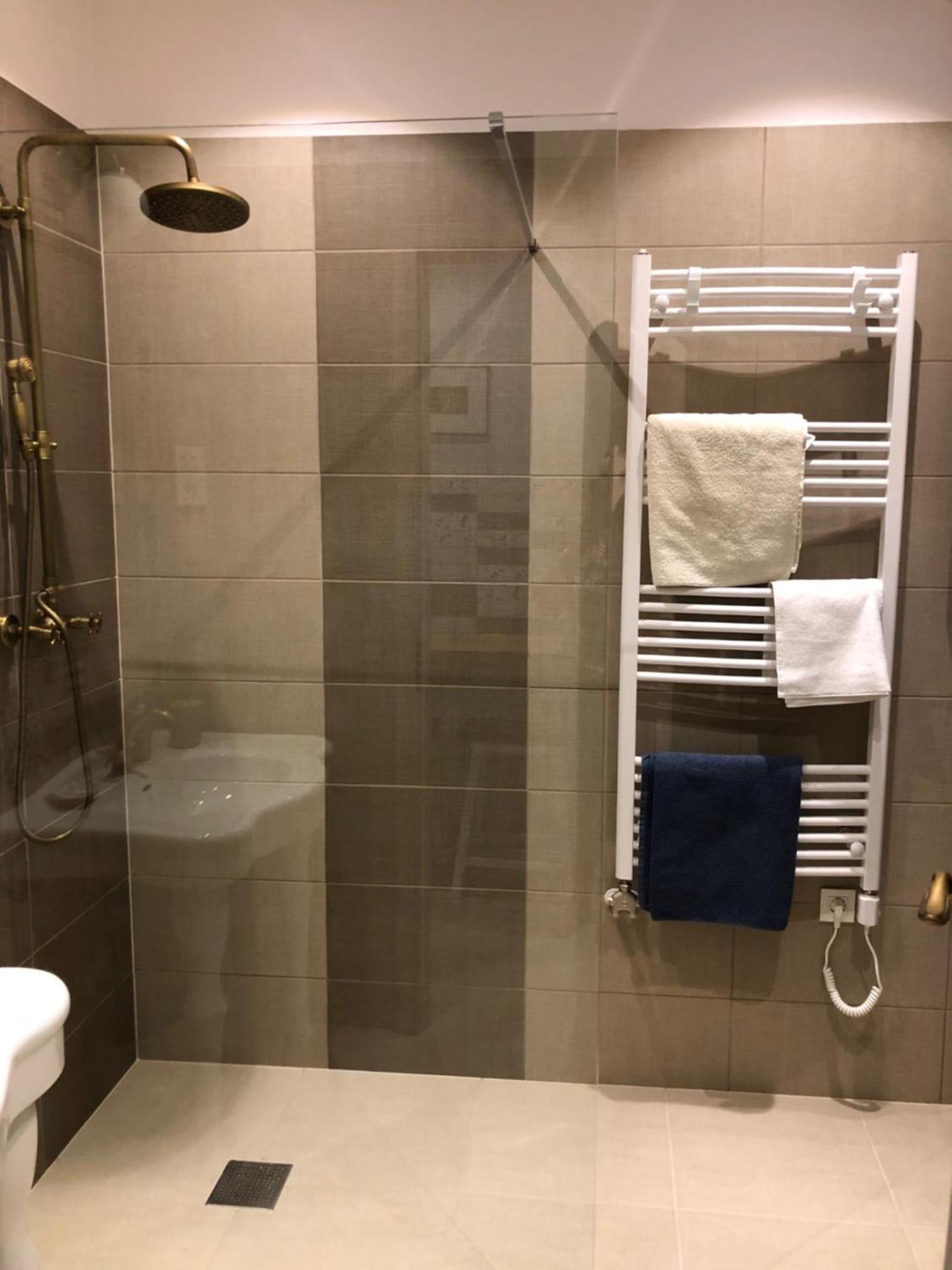 All In Apartman V. Budapest Bagian luar foto
